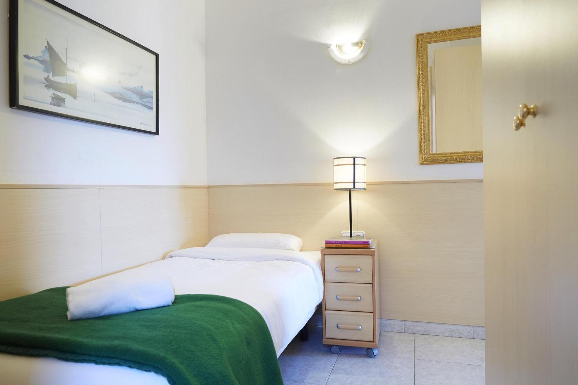 Apartamentos Calvet Барселона Екстериор снимка