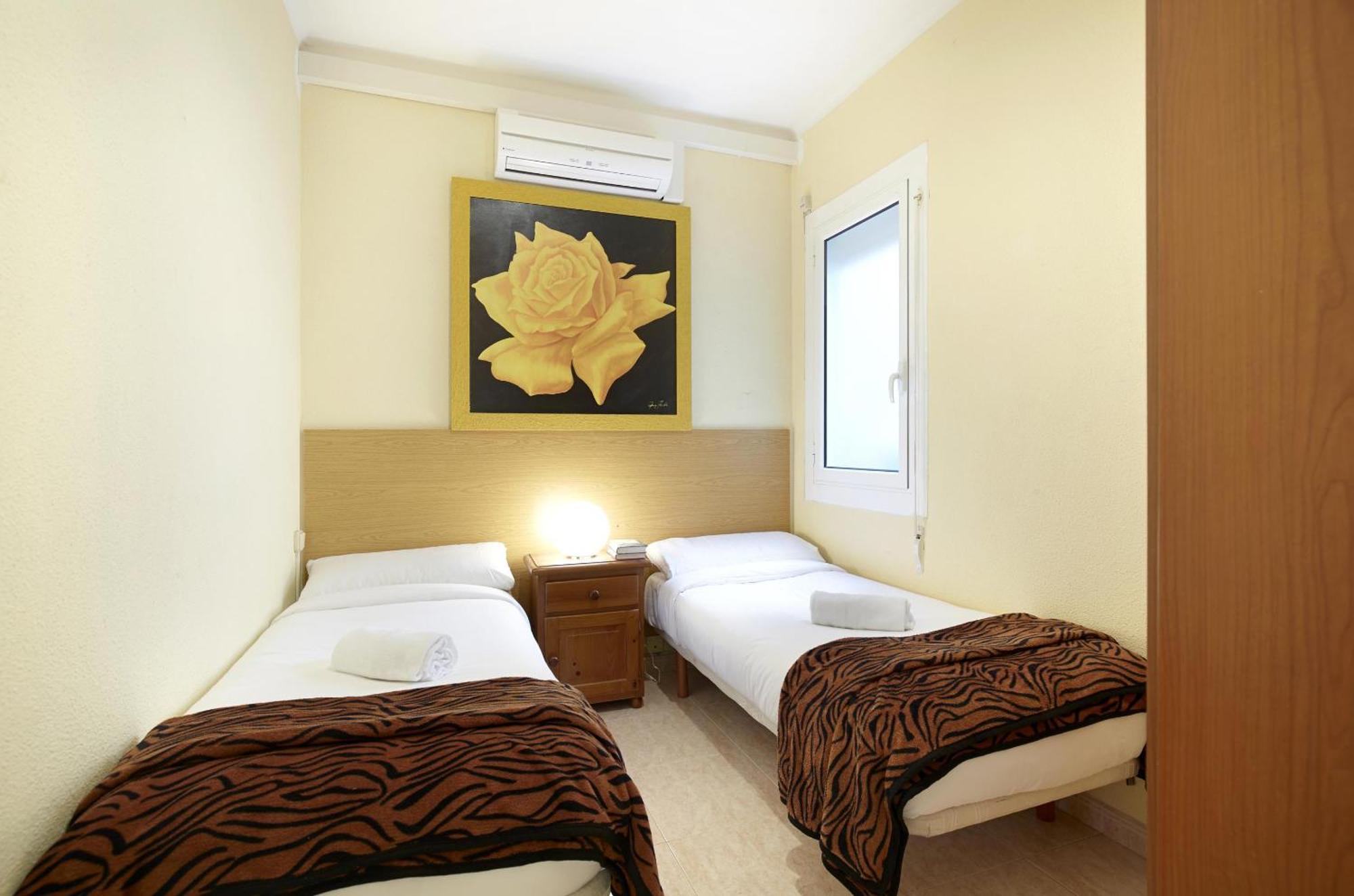 Apartamentos Calvet Барселона Екстериор снимка