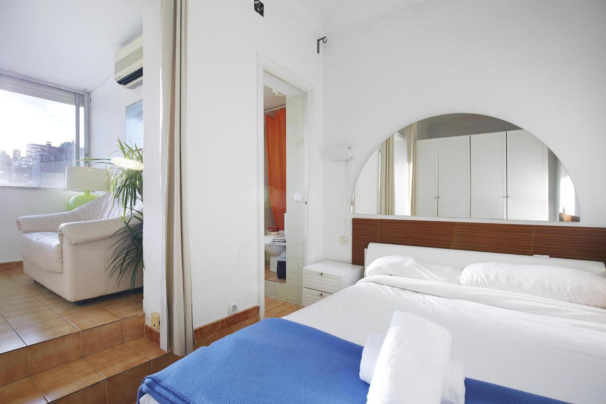 Apartamentos Calvet Барселона Екстериор снимка