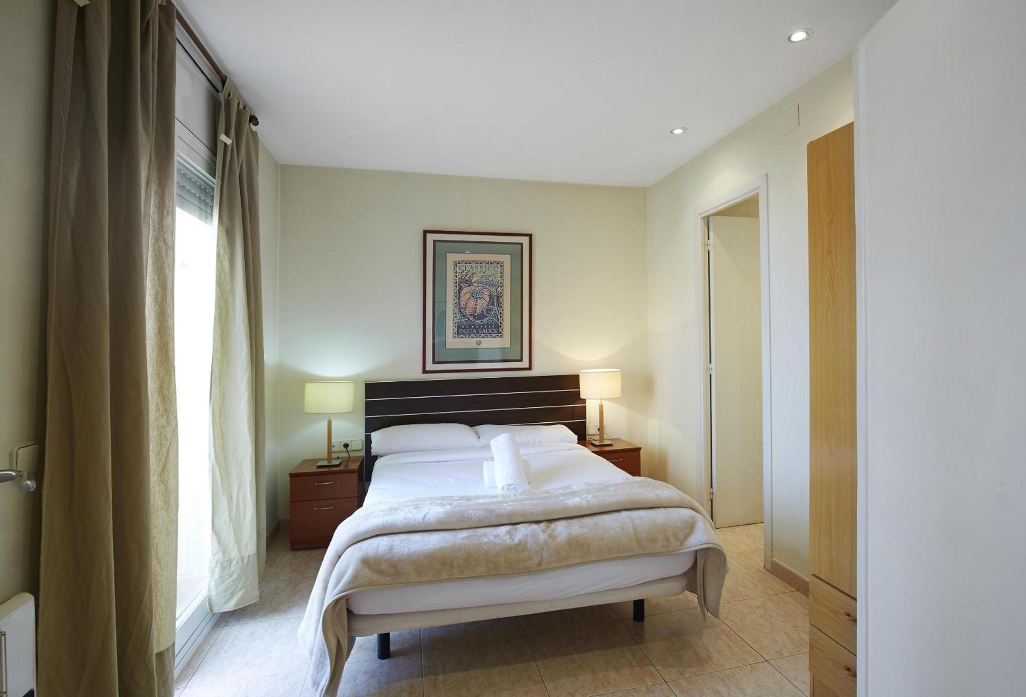 Apartamentos Calvet Барселона Екстериор снимка