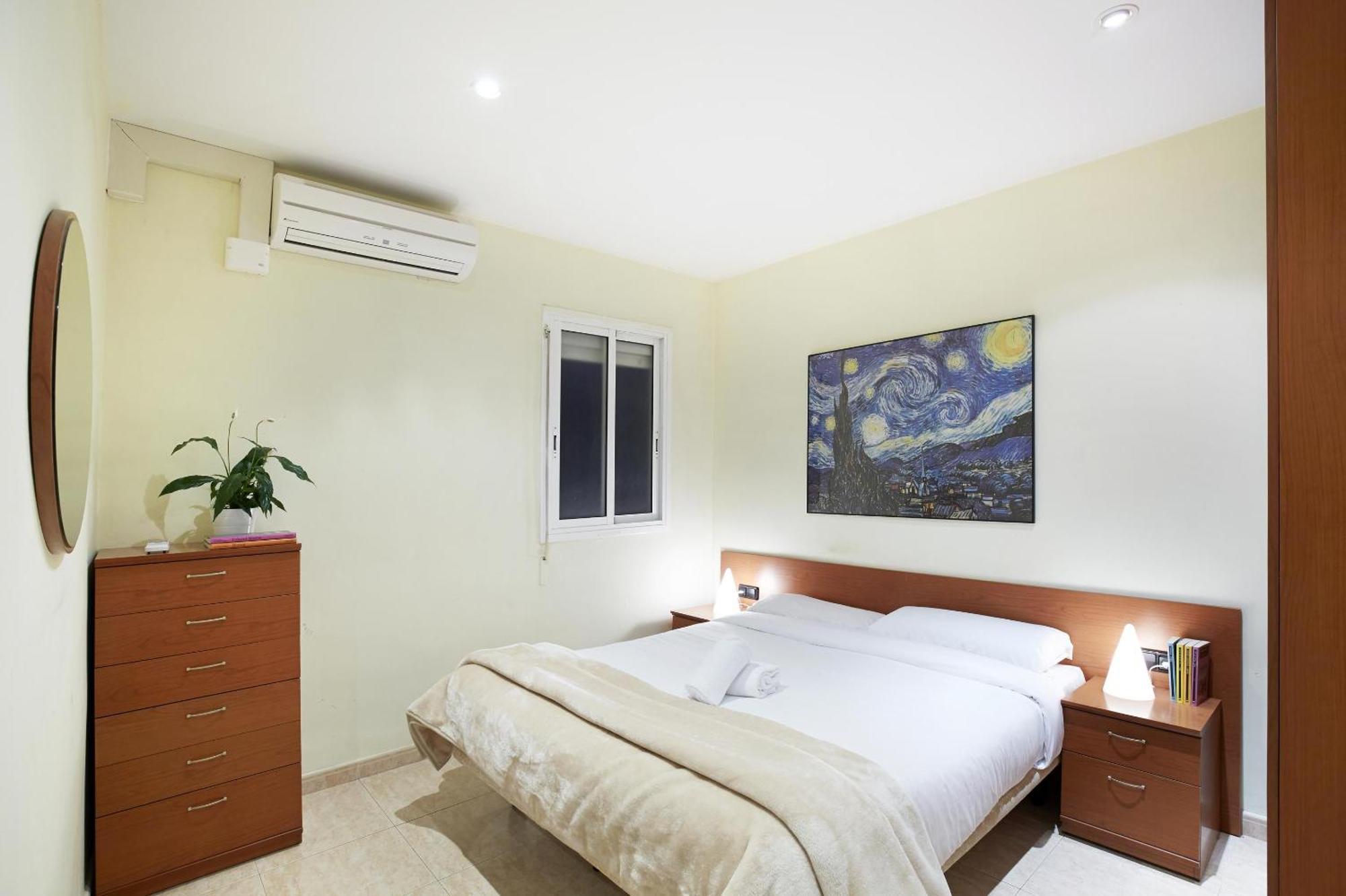Apartamentos Calvet Барселона Екстериор снимка
