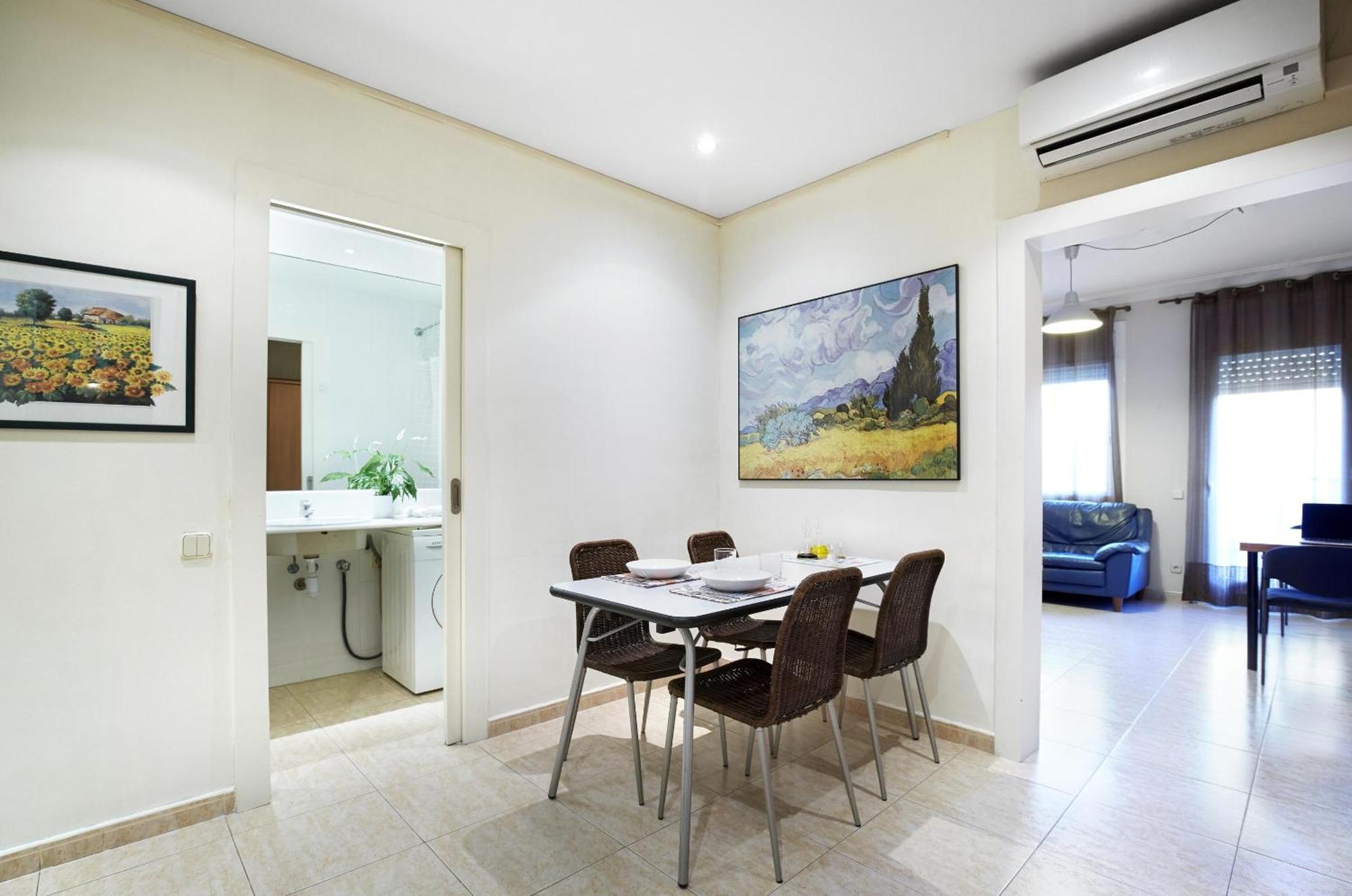 Apartamentos Calvet Барселона Екстериор снимка