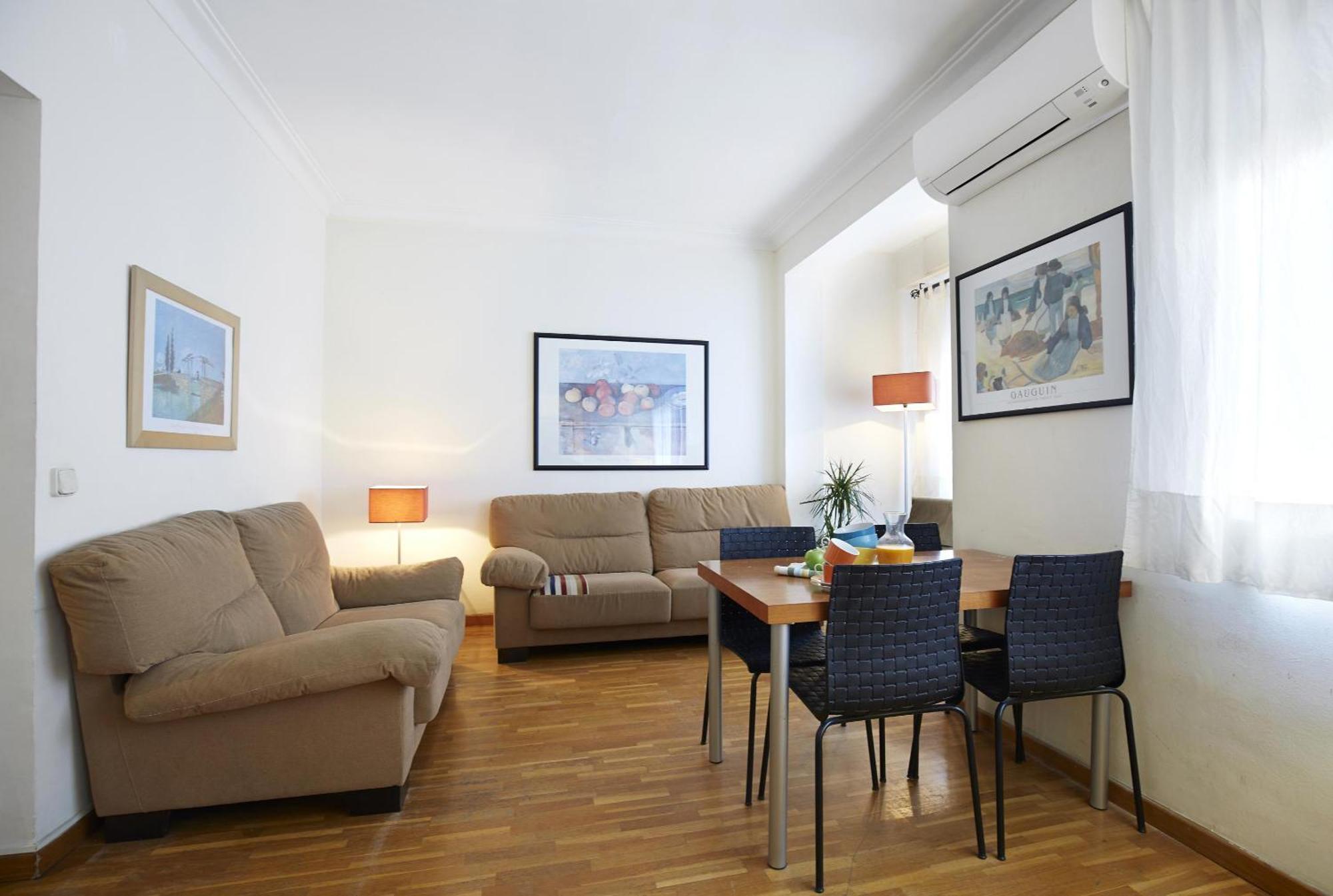 Apartamentos Calvet Барселона Екстериор снимка