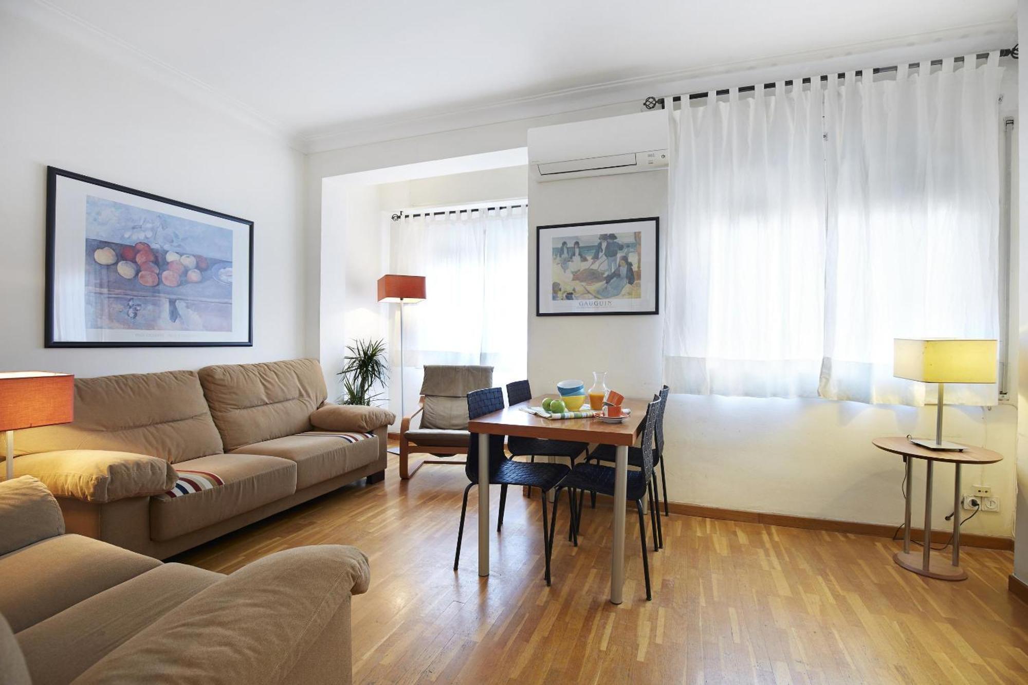 Apartamentos Calvet Барселона Екстериор снимка