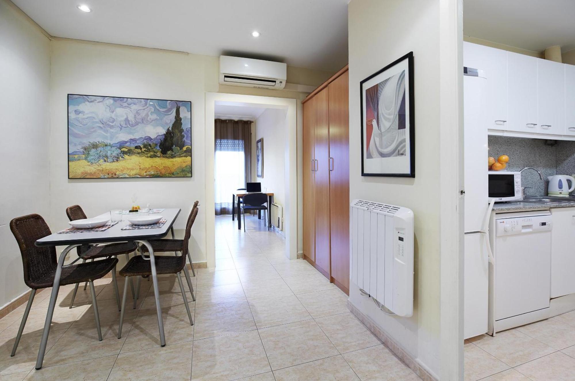 Apartamentos Calvet Барселона Екстериор снимка