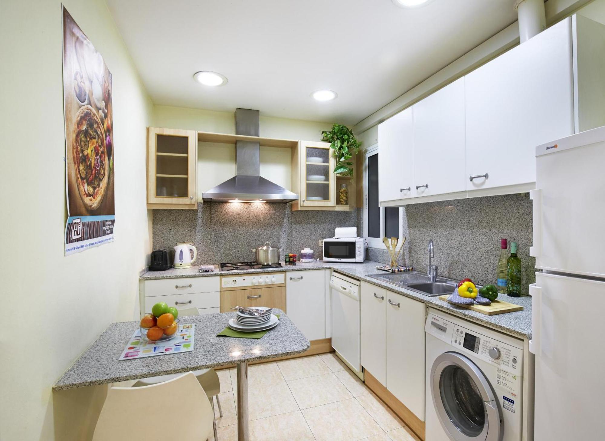 Apartamentos Calvet Барселона Екстериор снимка